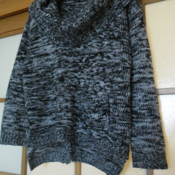 Cowl neck sweater with pocket detail. Medium size. - Picture 1 of 5
